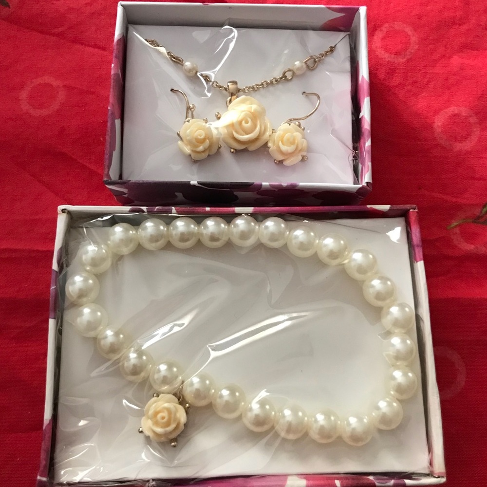 Sweet Ivory Rose Gift Set